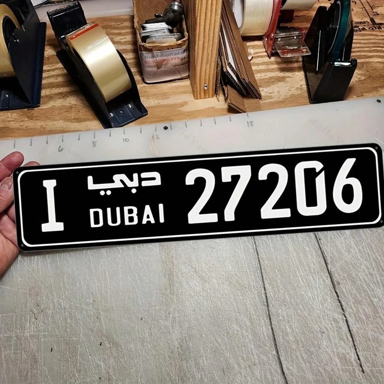 لافتة شارع منقوشة من الألومنيو - مراجعة Car Accessories Dubai وسعره